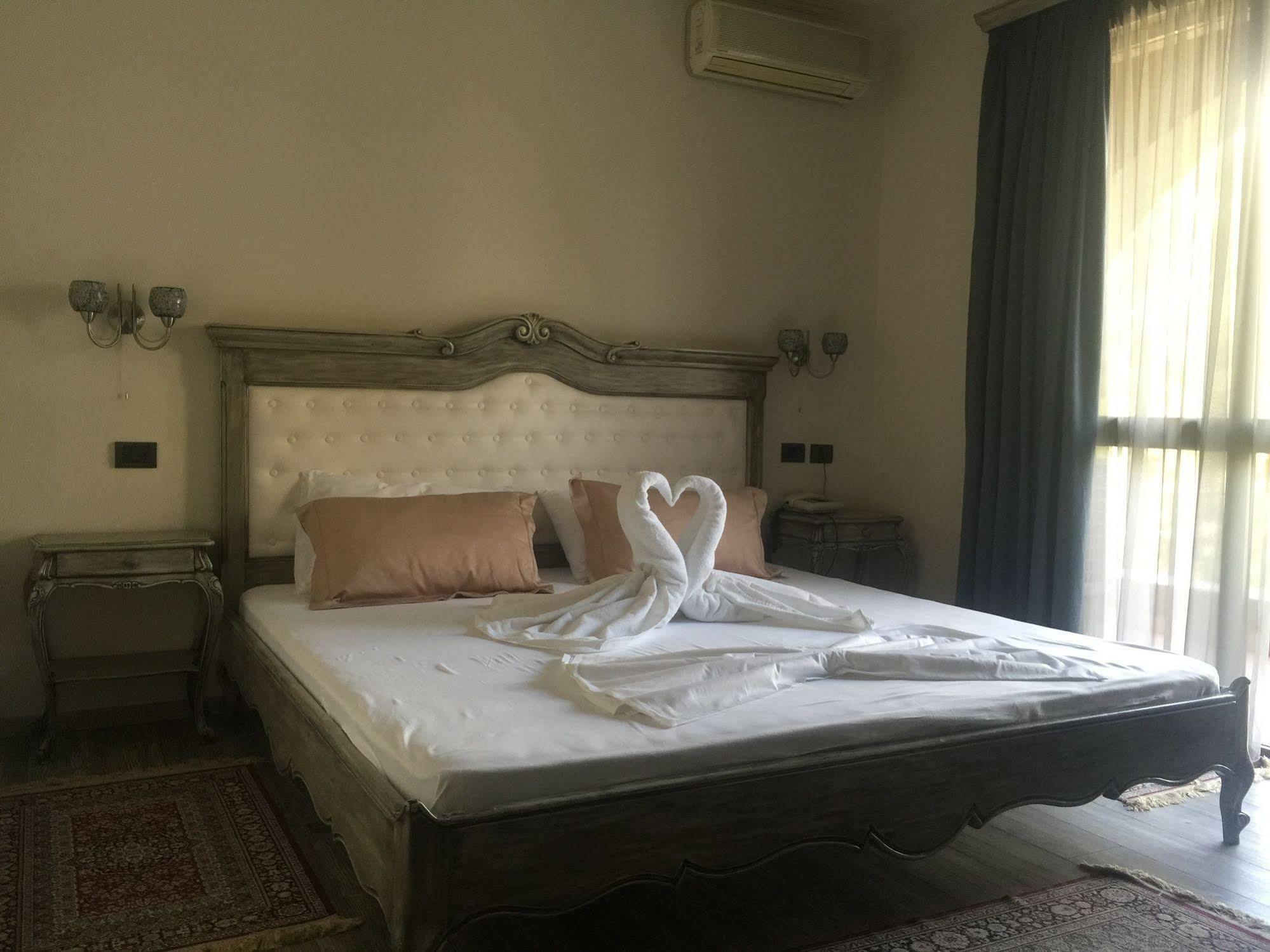 Broadway 4* Тирана