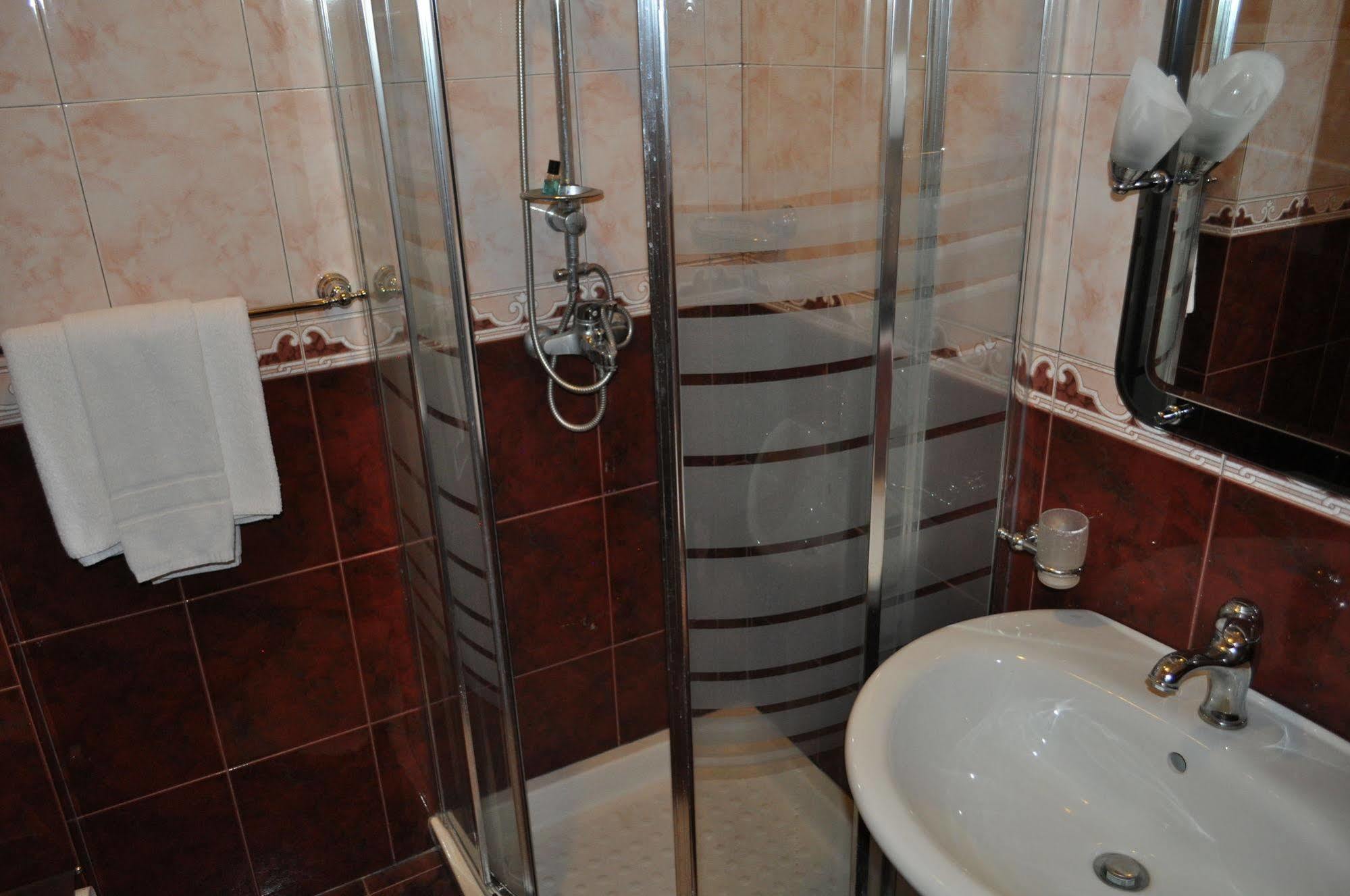 Broadway Hotel 4*
